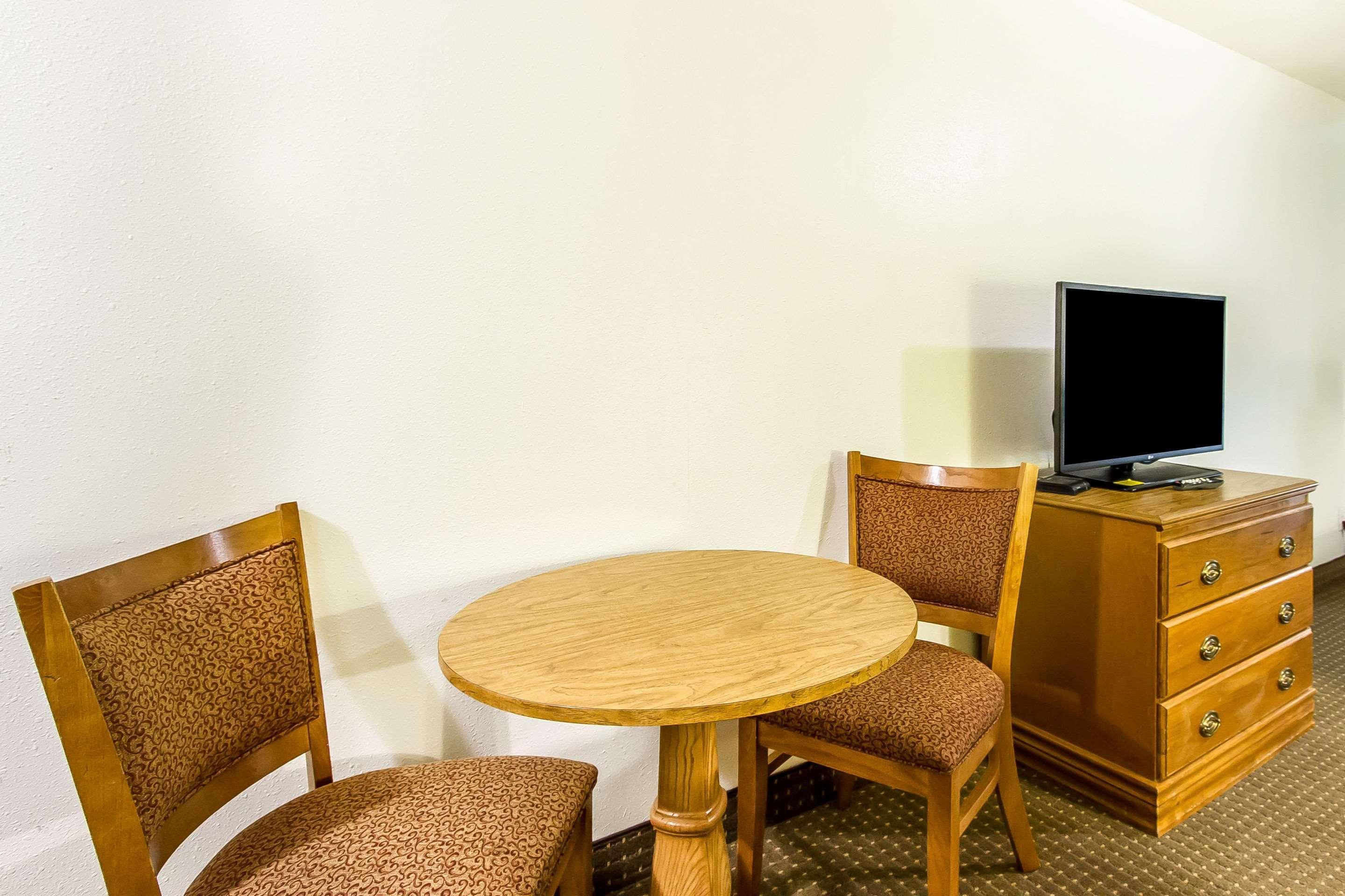 Econo Lodge & Suites Pekin Ngoại thất bức ảnh
