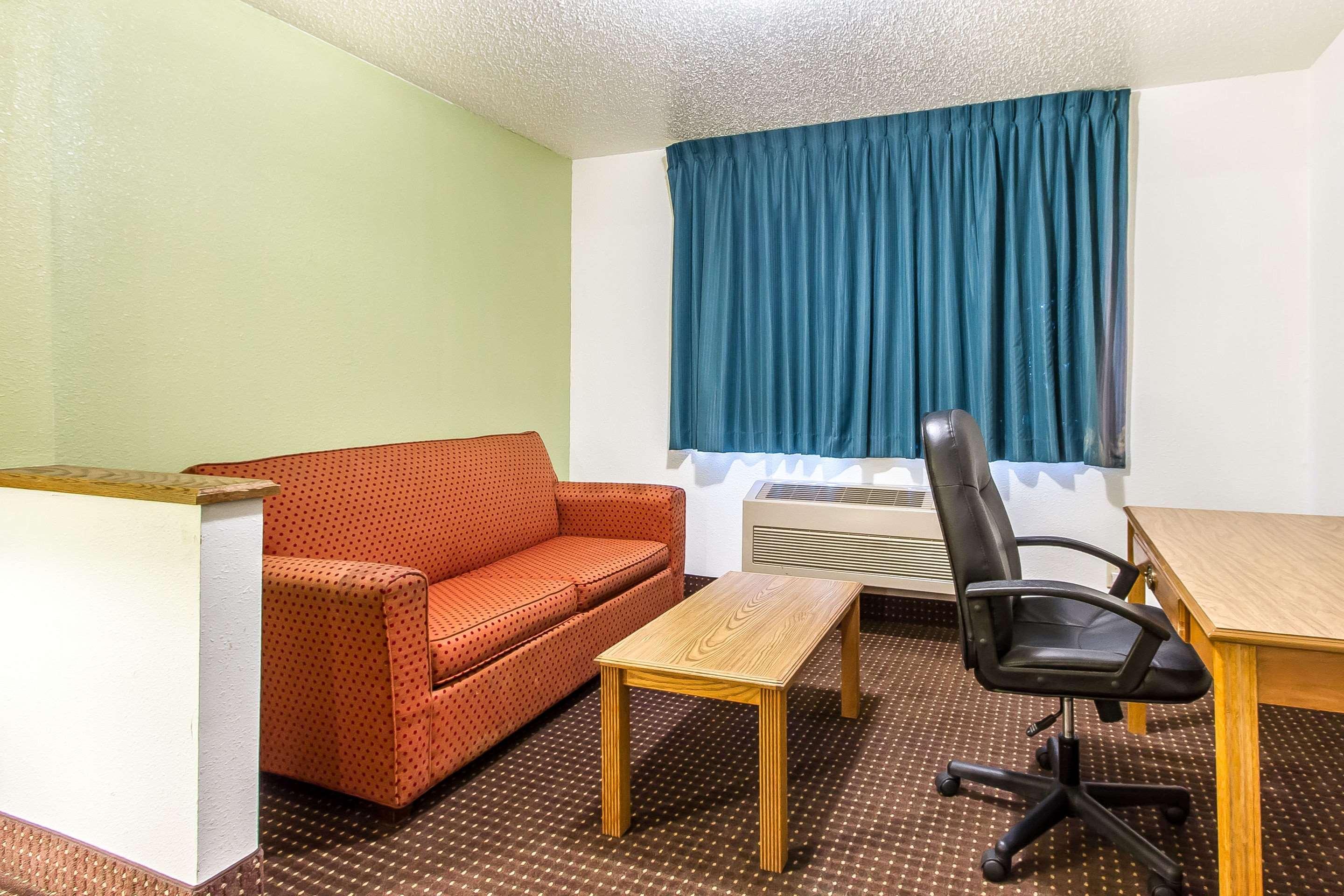 Econo Lodge & Suites Pekin Ngoại thất bức ảnh