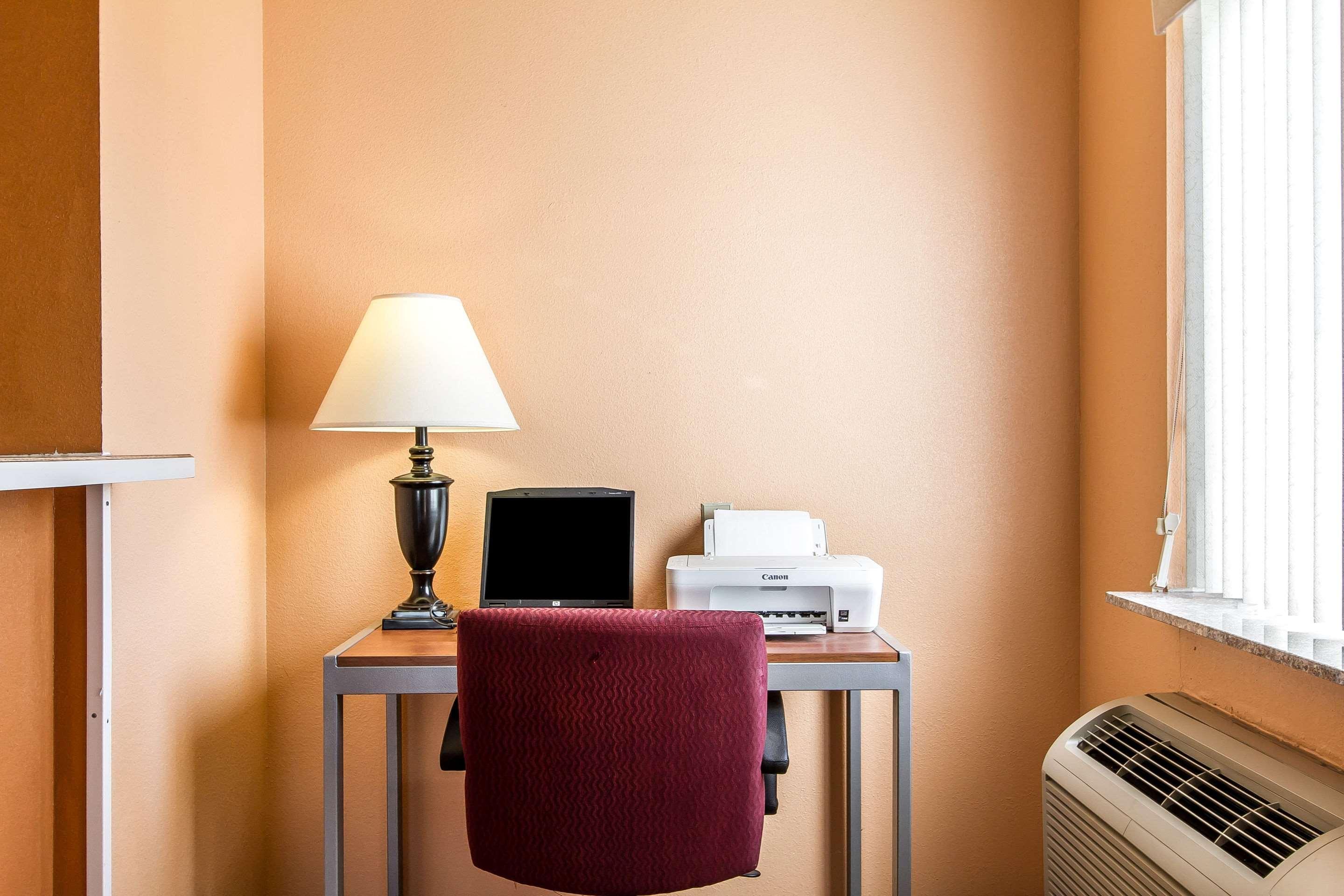 Econo Lodge & Suites Pekin Ngoại thất bức ảnh