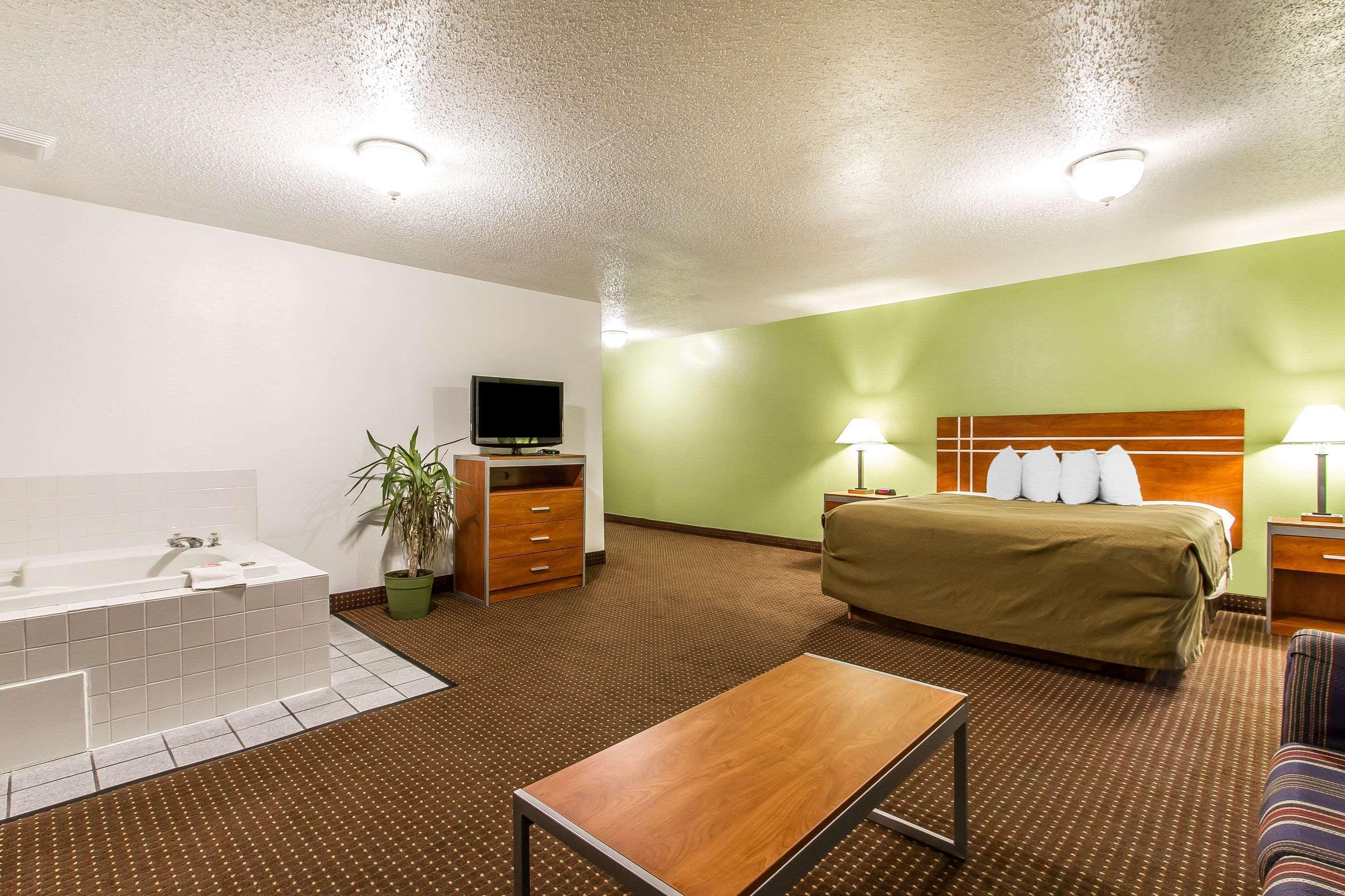 Econo Lodge & Suites Pekin Ngoại thất bức ảnh