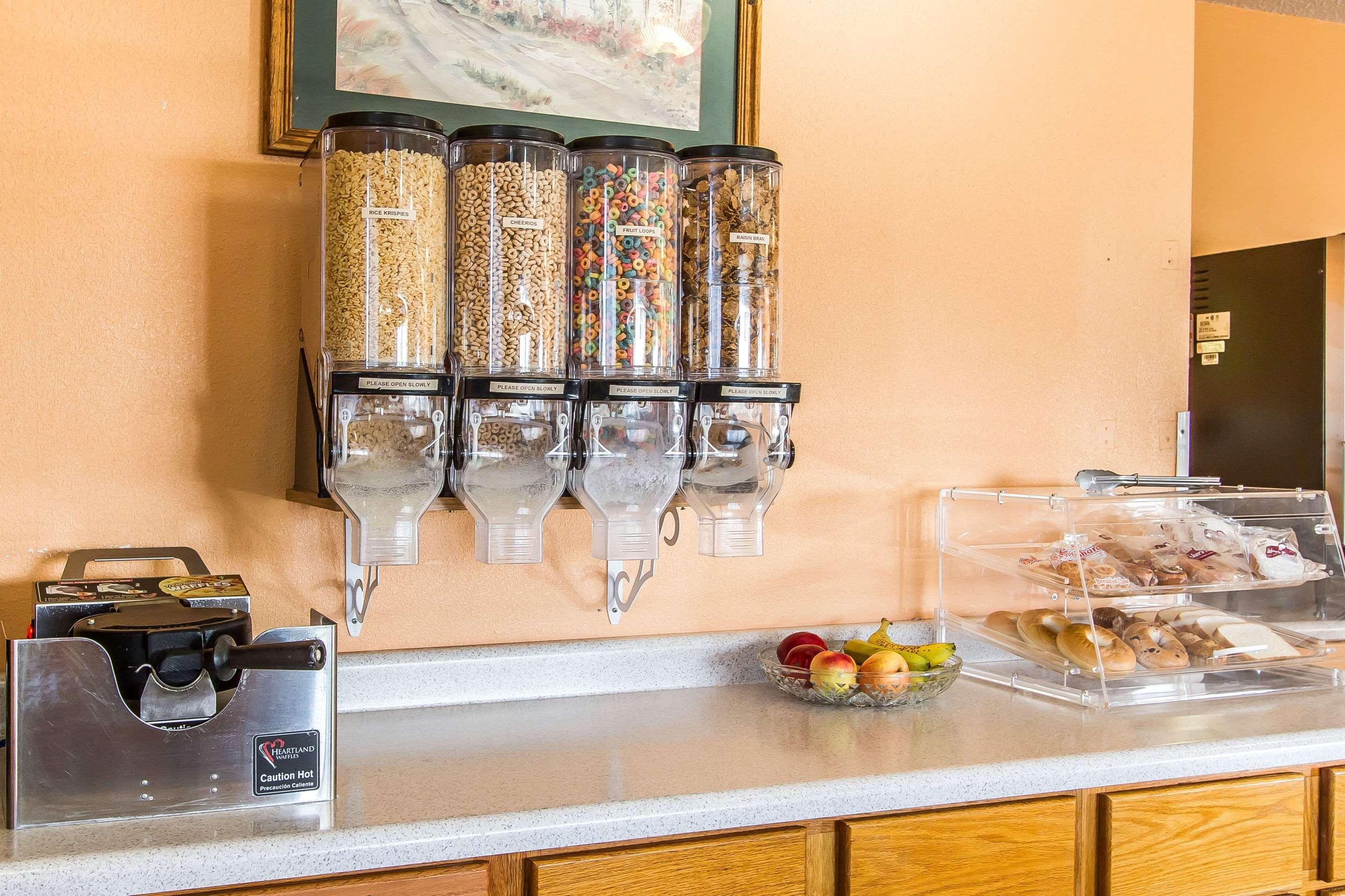Econo Lodge & Suites Pekin Ngoại thất bức ảnh